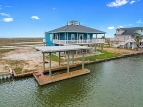 Stunning Waterfront Home w Dock&Firepit